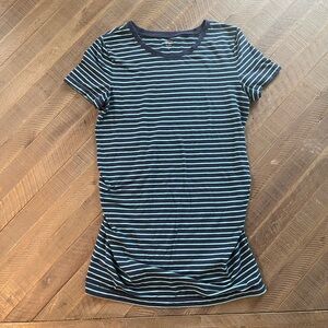 Gap love fitted maternity t-shirt with ruched siding - Small